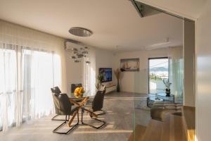 TV a/nebo společenská místnost v ubytování Villa Magna luxury apartments