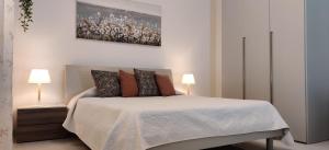 Llit o llits en una habitació de Lorenza Letting Maisonette