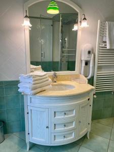a bathroom with a sink and a large mirror at Ganimede Apartament in Sperlonga +45 photos