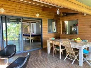 Fotografie z fotogalerie ubytování Cottage chaleureux avec vue mer et piscine v destinaci Saint-Leu