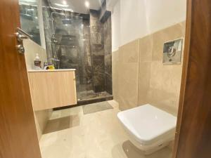 Phòng tắm tại Pearl 31 - classy, brand new w/ balcony