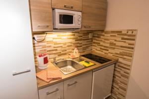 Kuchyňa alebo kuchynka v ubytovaní Apartment Blehovi