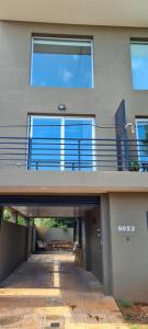 a building with a balcony and a walkway at Urucuá in Posadas