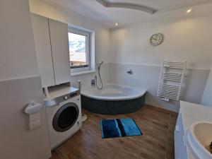 Ένα μπάνιο στο Ferienwohnung Kössler Christian