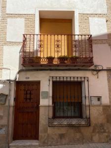 a building with a balcony and two doors at Casa Jaraíz - Centre town in Caravaca de la Cruz