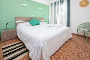 Postel nebo postele na pokoji v ubytování Holiday Beach + 14 fotografií