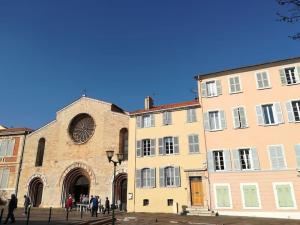 a group of people walking in front of a building at Les jardins du Luxembourg in Hyères +9 photos