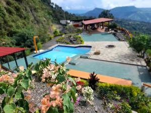 Bazén v ubytování Casa campestre Finca la Roca nebo v jeho okolí