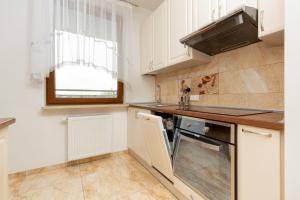 Kuchyňa alebo kuchynka v ubytovaní Apartament Na Woli Sowińskiego by Noclegi Renters
