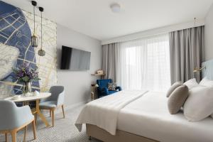 Royal Tulip Warsaw Centre客房内的一张或多张床位