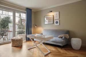 a living room with a couch and a table at Mimosa House in Westerland