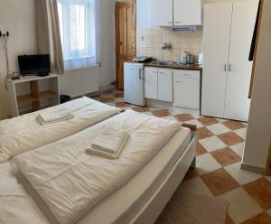 Postel nebo postele na pokoji v ubytování Penzion U Thuje