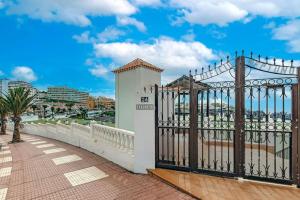 Balkon lub taras w obiekcie Neptuno Oceanview Suite with pool and beach private access