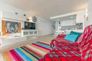 Kuchnia lub aneks kuchenny w obiekcie Neptuno Oceanview Suite with pool and beach private access