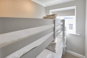 Divstāvu gulta vai divstāvu gultas numurā naktsmītnē Host & Stay - Priory Yard, Barnard Castle