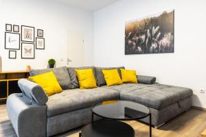 A seating area at Modern and lovely apartment next to subway station