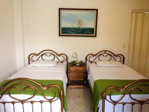 En eller flere senge i et værelse på El Patio Suites II