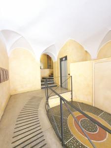 a hallway with a staircase in a building at Mini Suite Trevigi in Casale Monferrato