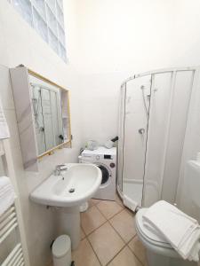 a bathroom with a sink and a shower and a toilet at Mini Suite Trevigi in Casale Monferrato +16 photos