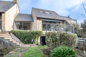 an image of a house at Vacances au plus proche de la Petite Mer in Arzon