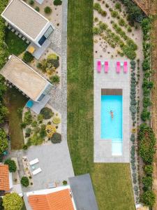 an overhead view of a pool with a red kayak in a yard at Flamboyant B&B in Caldas da Rainha