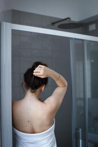 a woman standing in front of a shower at Delle rose inn in Piano di Sorrento