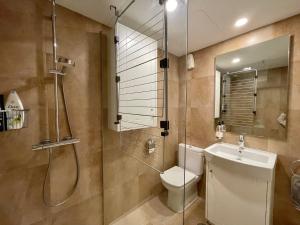 Kúpeľňa v ubytovaní Luxury Apartment Sunset Golf Estepona