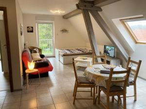 a kitchen and living room with a table and chairs at Appartement spacieux avec terrasse et jardin à Lohr, 120 m². in Lohr