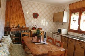 A kitchen or kitchenette at L'arome de Ainsa