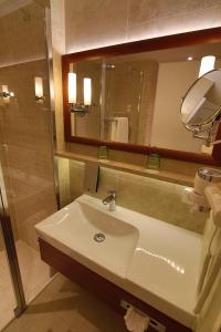 Koupelna v ubytování IBB Hotel Ingelheim + 37 fotografií