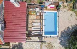 Bazén v ubytovaní Stone villa Pietra with pool alebo v jeho blízkosti