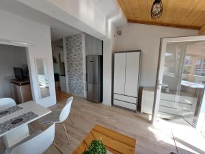 Kuchyň nebo kuchyňský kout v ubytování Mely Apartment