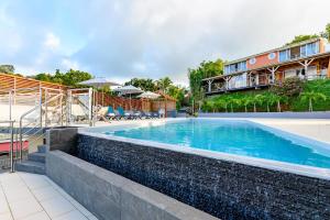 Bazén v ubytování DHM - Domaine Habitation Merveilleuse nebo v jeho okolí