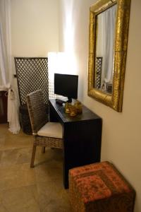 a desk with a computer and a mirror in a room at Villa Ethnic Chic in Bisceglie