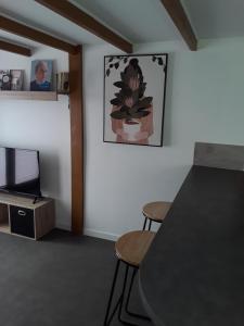 a living room with a table and two chairs at Un petit coin de paradis in Les Arcs sur Argens