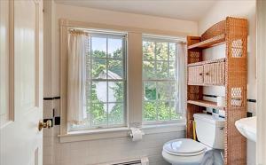 Koupelna v ubytování West Tisbury Inn + 22 fotografií