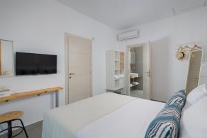 A bed or beds in a room at Niva Kamiros Apartments