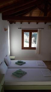 a bedroom with a bed with two green towels on it at Ourania Sea Breath in Punta