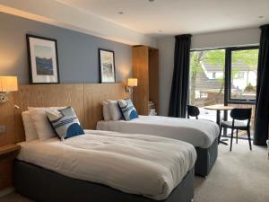 Postel nebo postele na pokoji v ubytování Loch Lomond Hotel
