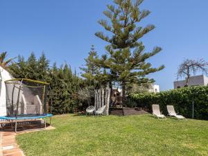 Zahrada ubytování Andalusian Delight Family Villa with 3 bedrooms with Amazing mountains Views