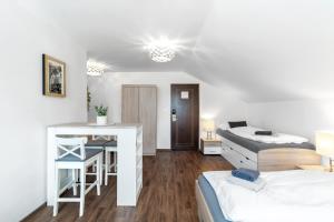 Postel nebo postele na pokoji v ubytování Pension Lesná