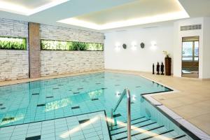Bazén v ubytování LACUS Hotel am See nebo v jeho okolí