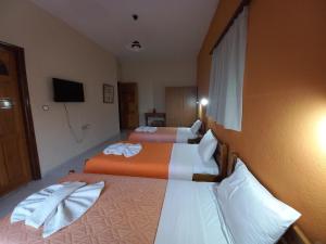 Ένα ή περισσότερα κρεβάτια σε δωμάτιο στο Castro Kerame