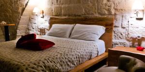 Postel nebo postele na pokoji v ubytování Le Vecchie Mura suite & room
