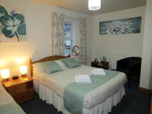 Кровать или кровати в номере The Belted Will Inn