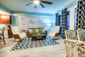 Χώρος καθιστικού στο Laketown Wharf 735 By Aneliya