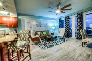 Χώρος καθιστικού στο Laketown Wharf 735 By Aneliya