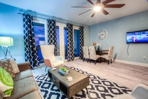 Μια τηλεόραση ή/και κέντρο ψυχαγωγίας στο Laketown Wharf 735 By Aneliya