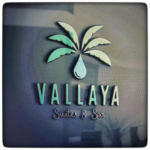 un logo con una goccia d'acqua su una palma di Le Vallaya Suites & Spa a Mentone