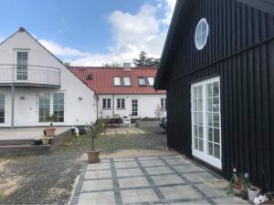 Imagen de la galería de Country-living with a lovely view and own terrace, entrance and parking, en Roskilde